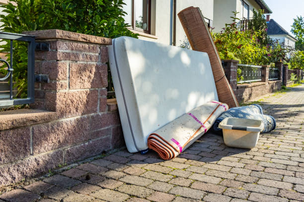 Best Yard Waste Removal  in Chisholm, MN